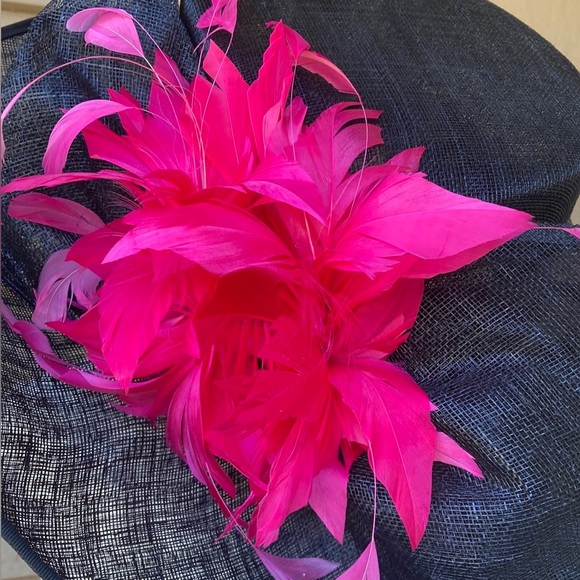 Gorgeous Derby Hat Flax Black W/Fuchsia Feathers - Picture 4 of 15